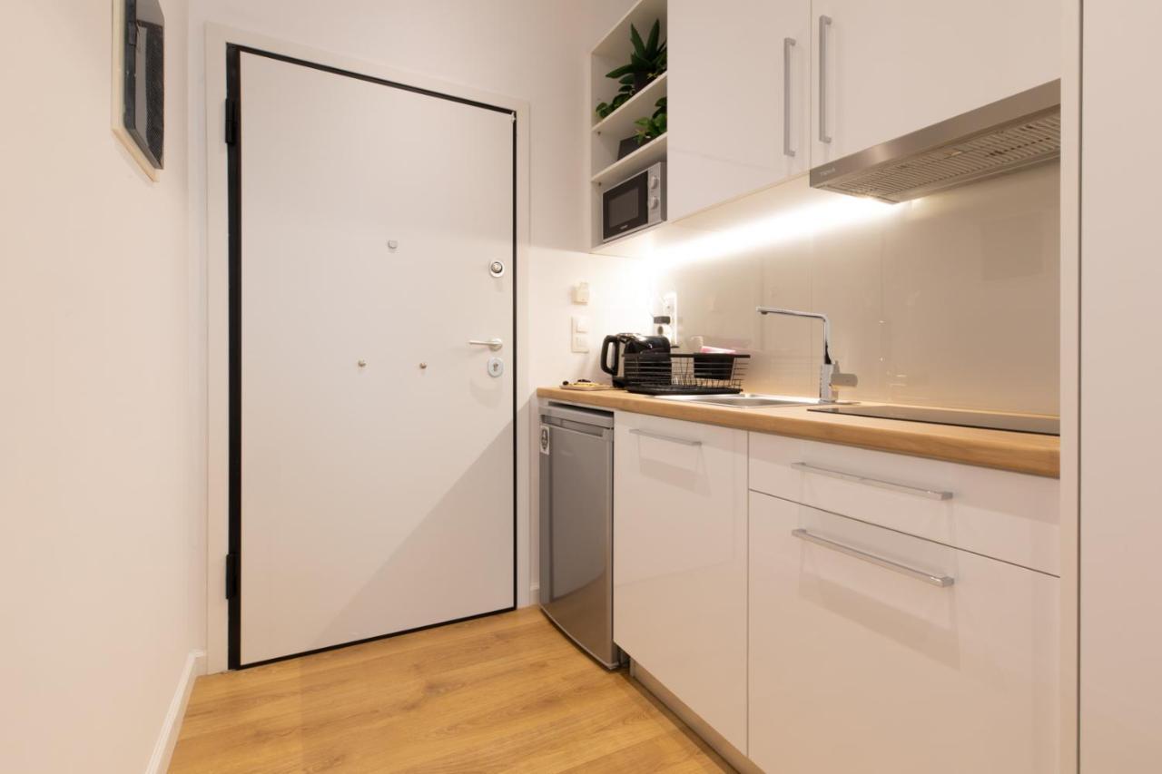 Minimal Apartment In Plaka Athens Ngoại thất bức ảnh